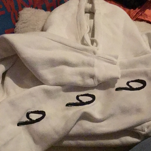 JuiceWrld Hoodie marked size small but fits more like a medium. Worn a few times - Picture 2 of 4